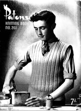 Load image into Gallery viewer, PATONS 261 KNITTING BOOK ENGLISH KNITTING PATTERNS
